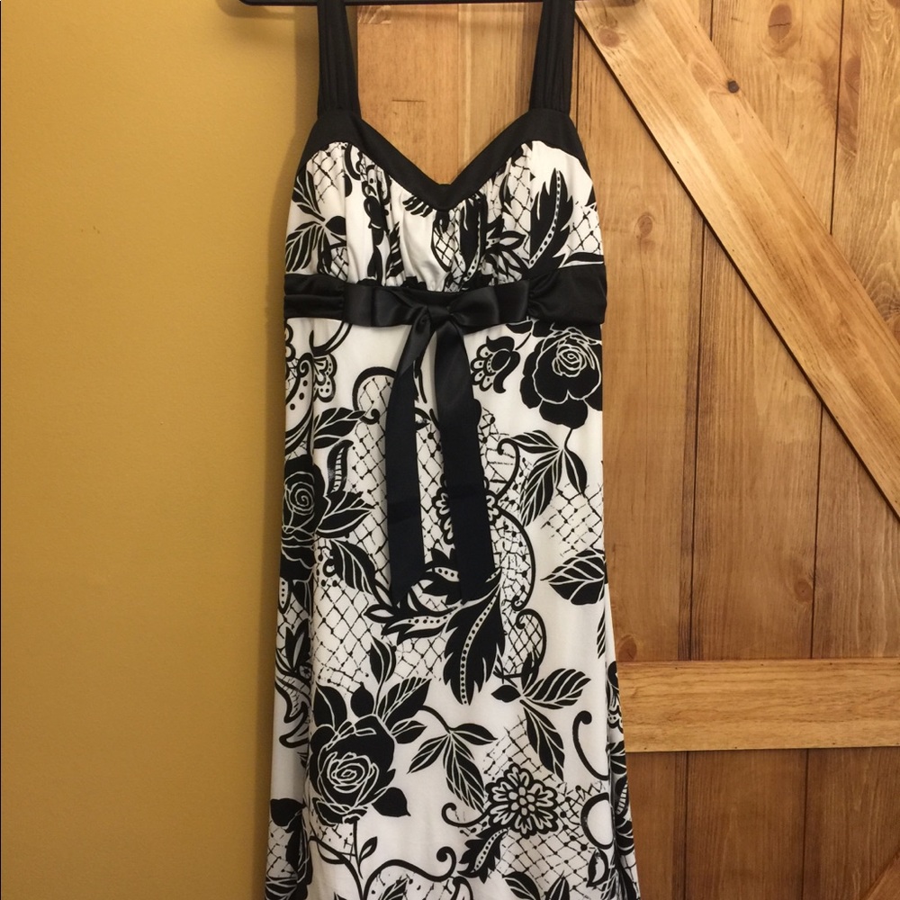 Black & white floral dress 🖤